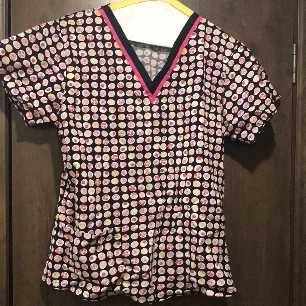 Landau circles scrub top